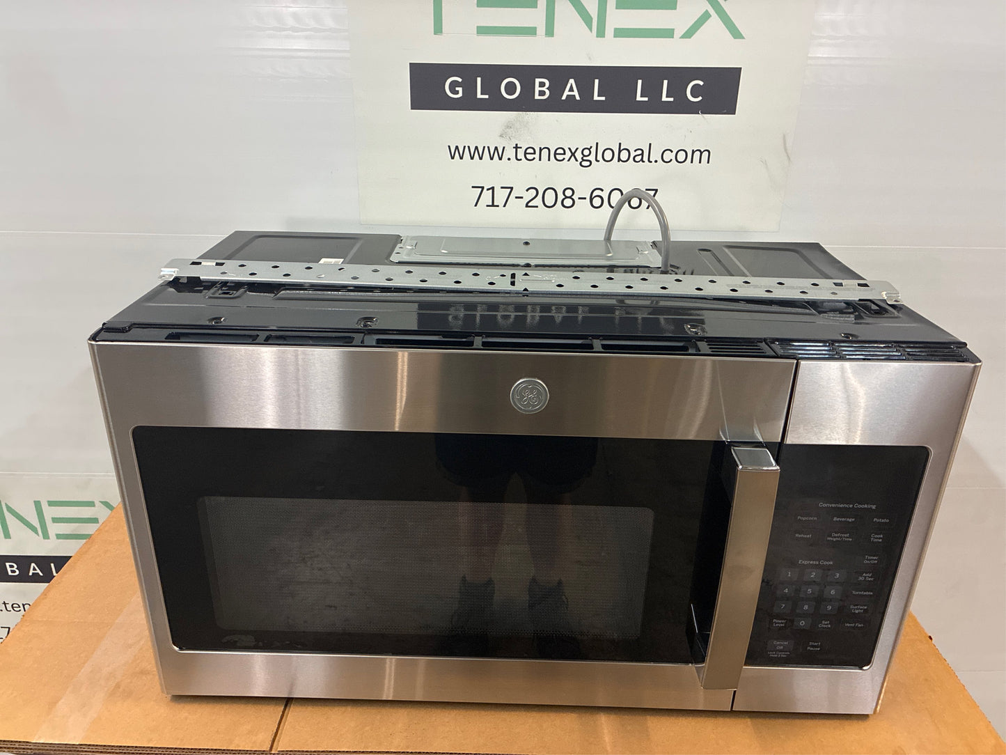 GE 1.6-cu ft 1000W Over-the-Range Microwave