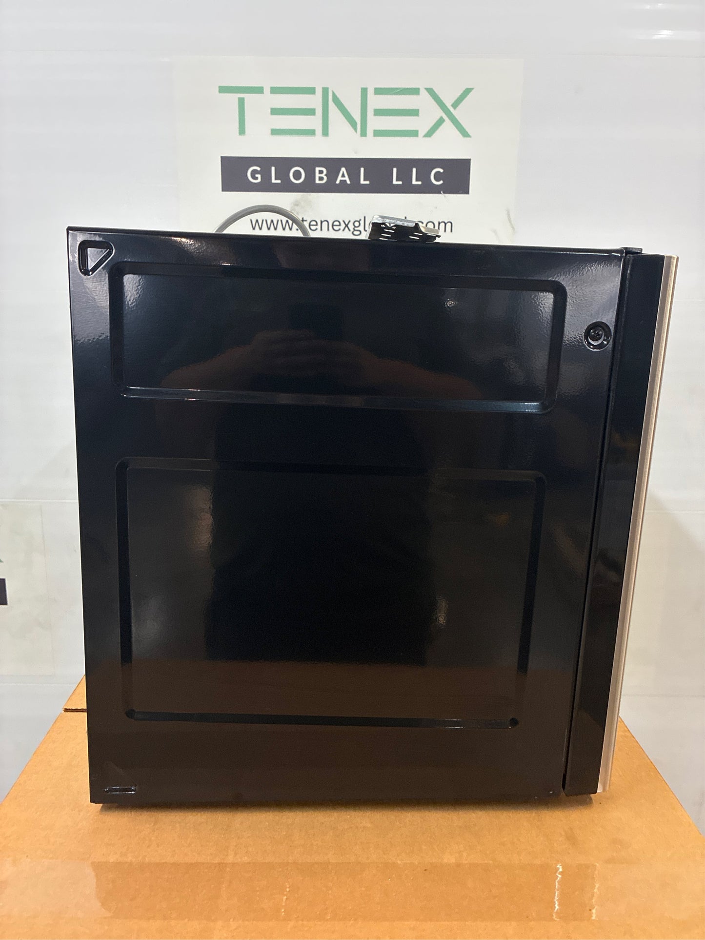 GE 1.6-cu ft 1000W Over-the-Range Microwave