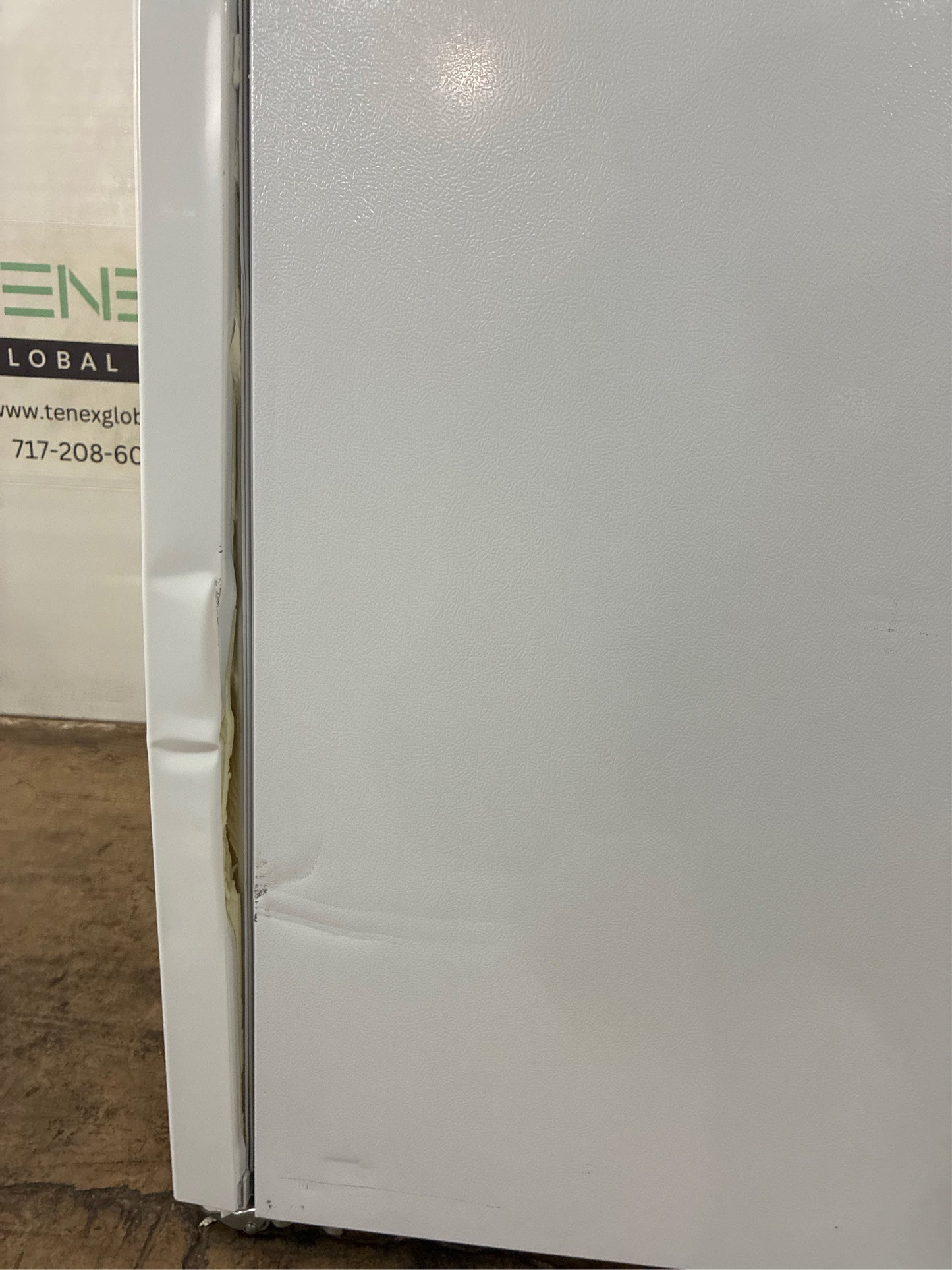 Frigidaire 27.6 in. 14 cu. ft. Top Freezer Refrigerator