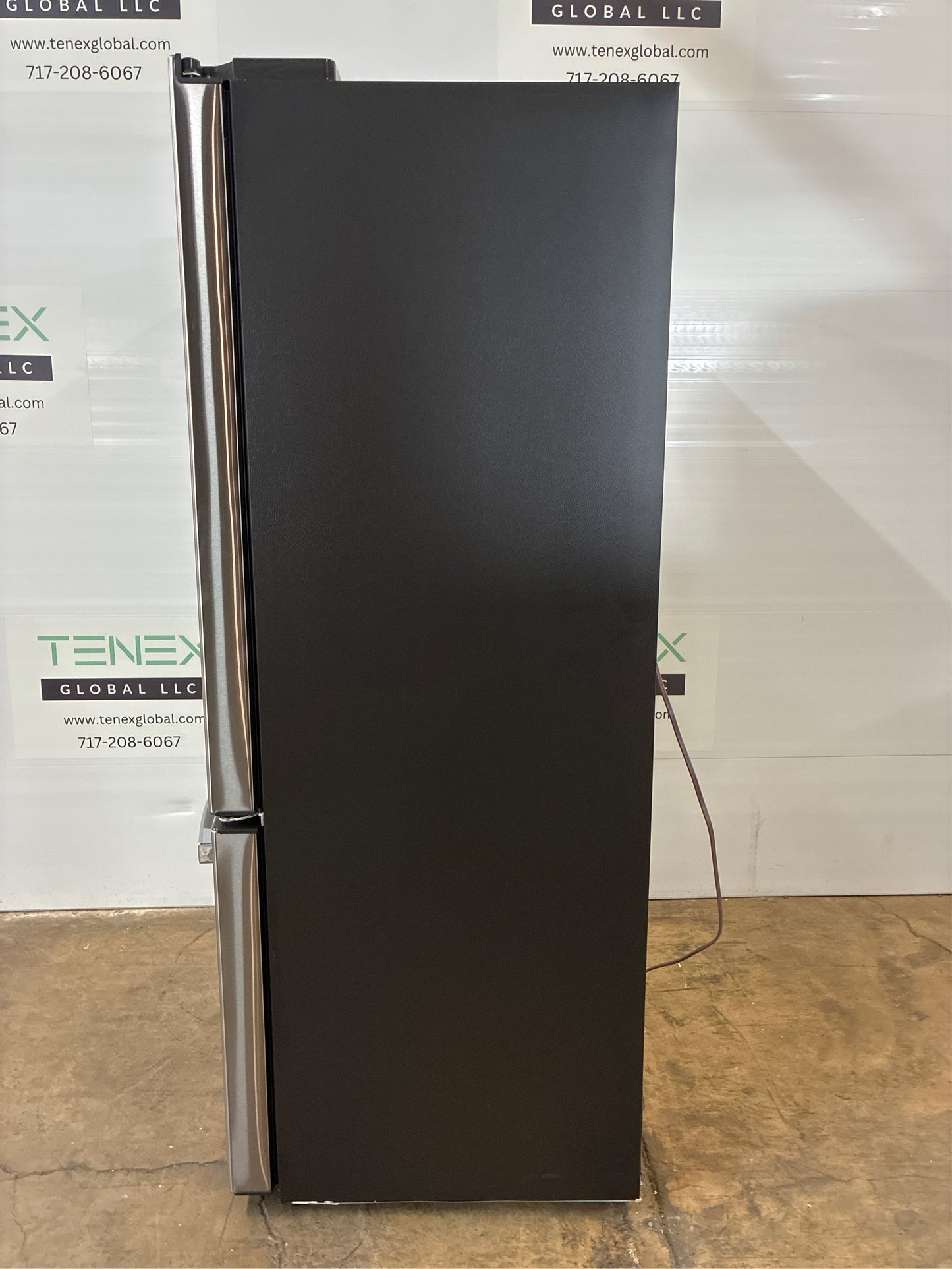 GE 18.6-cu ft French Door Fridge with Ice Maker.