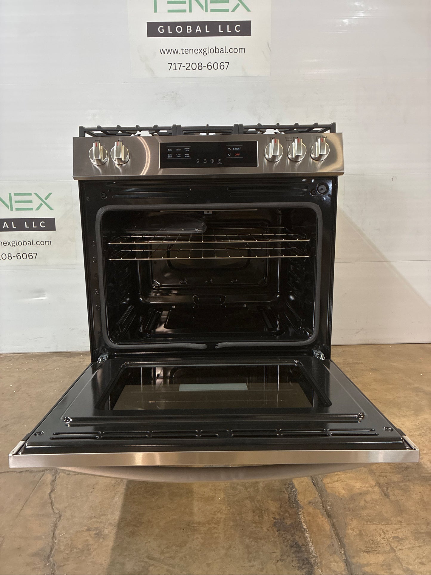 Frigidaire 30-in Gas Range with Steam Clean
