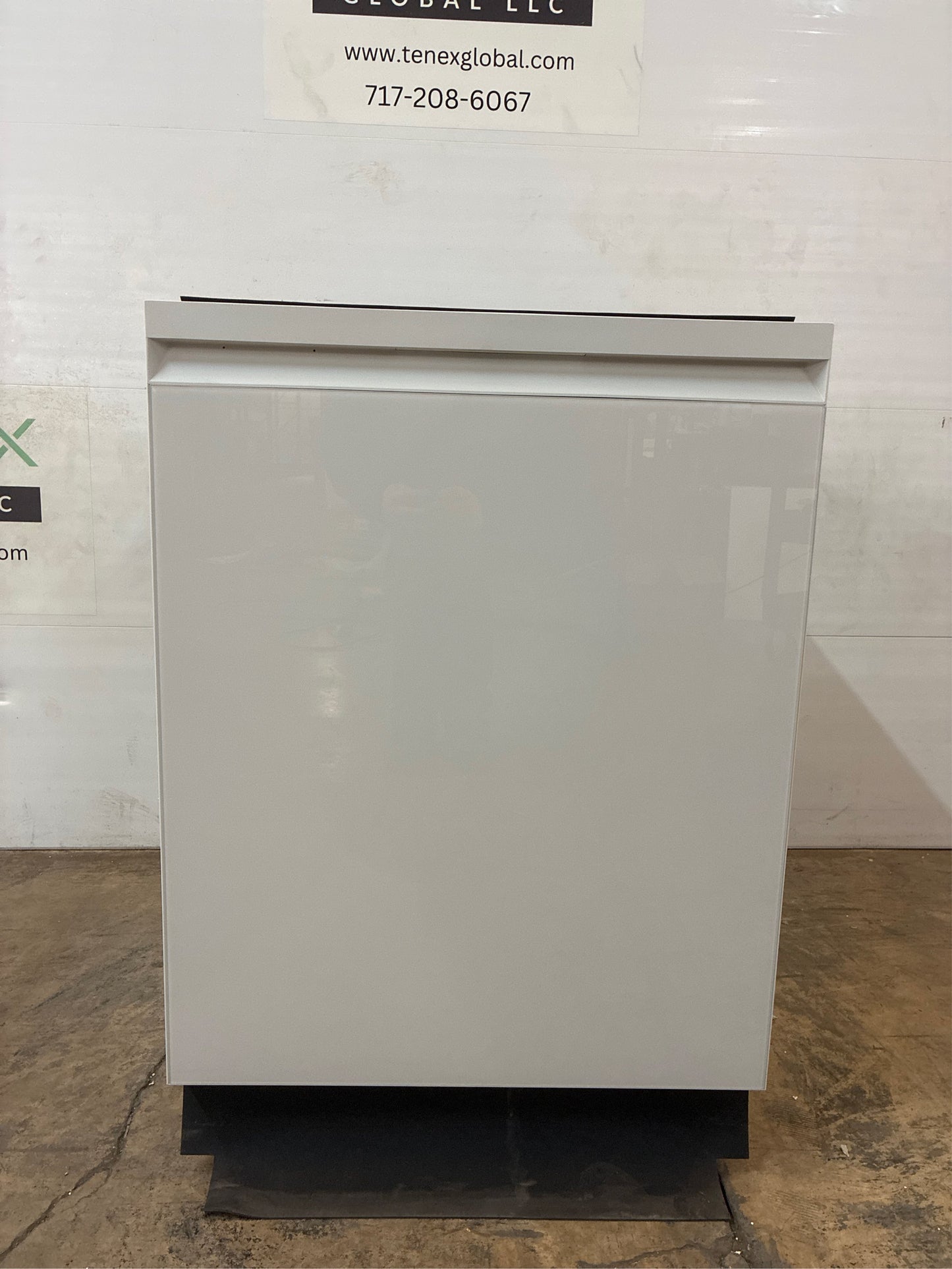 Samsung 24-in Built-in Dishwasher with Third Rack