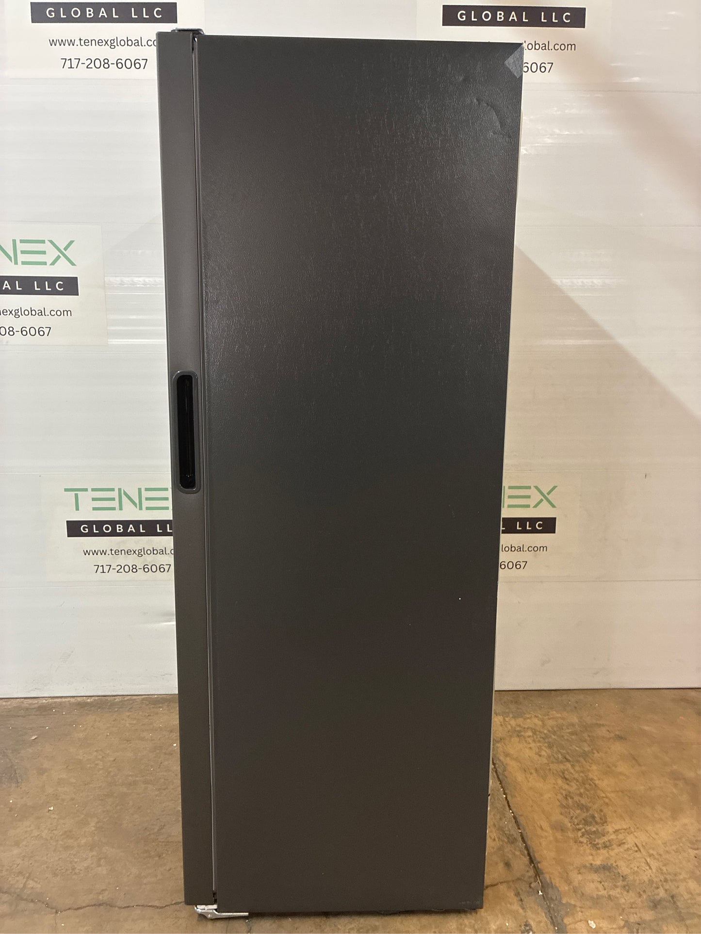 Frigidaire 32.6 in. Upright Freezer 20 cu ft, Carbon