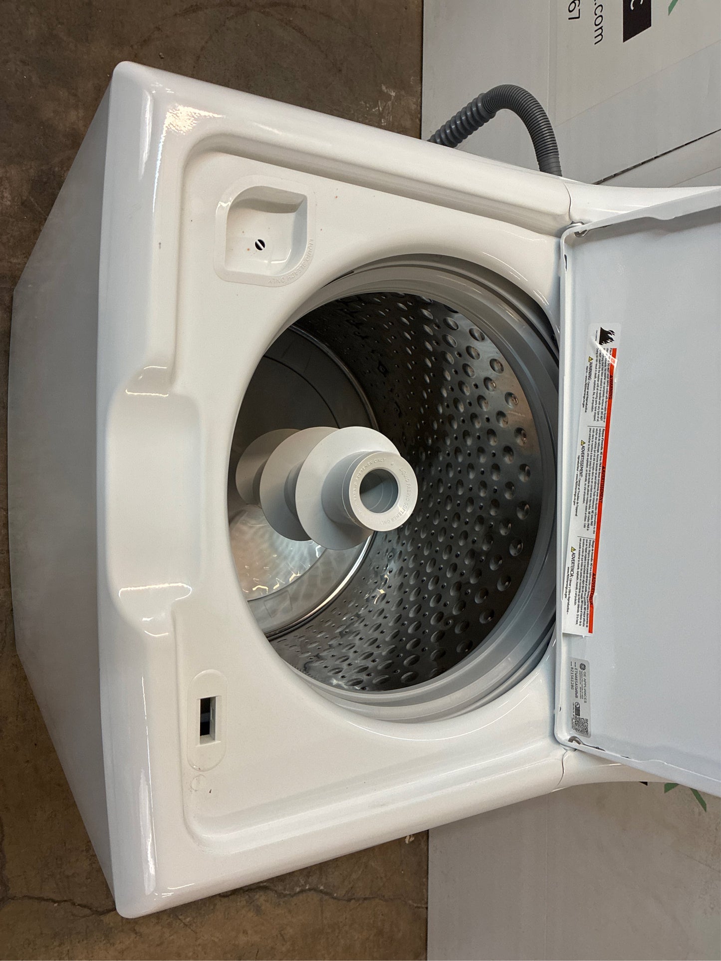 GE 4.5 cu.ft. Washer with Spanish Control