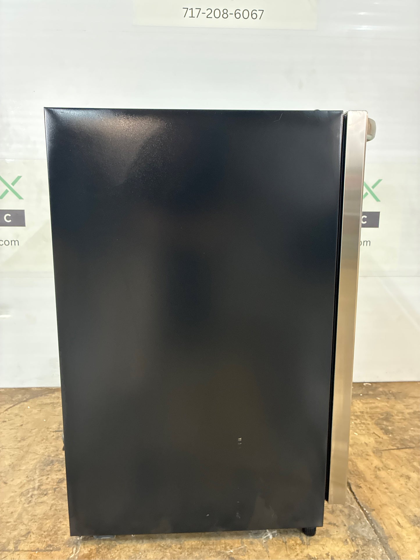 Frigidaire 22" Single Zone 138-Can Beverage Cooler