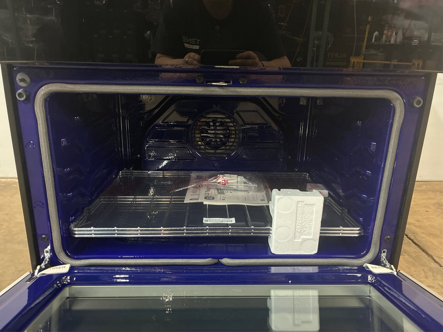 LG 30" 5 burners Double Oven Gas Range.