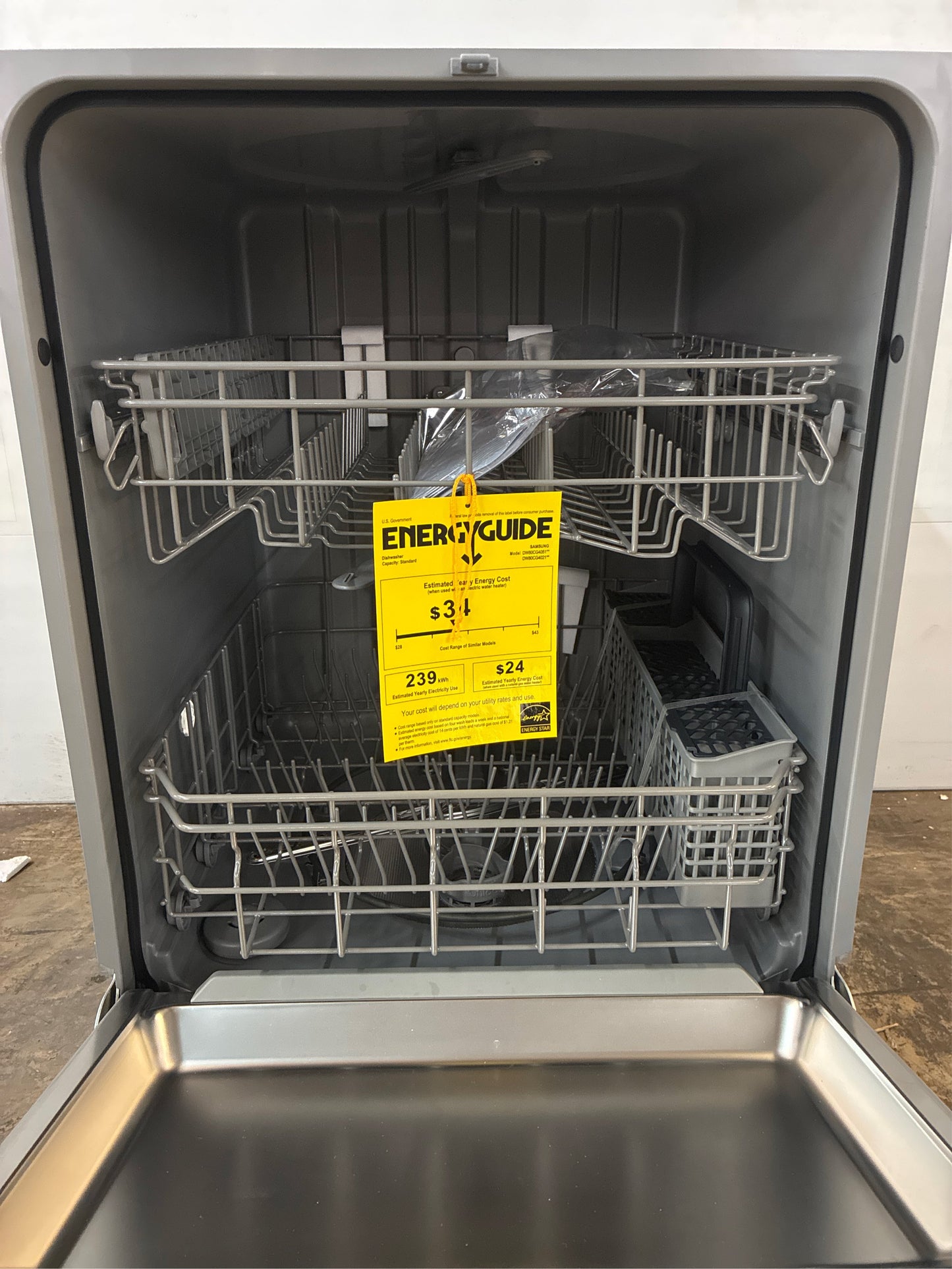 Samsung Fingerprint-Resistant Dishwasher with Rack