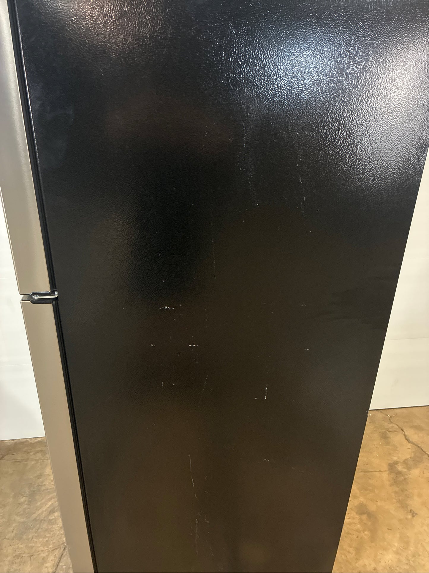 18 cu. ft. Top Freezer Fridge in SS Look