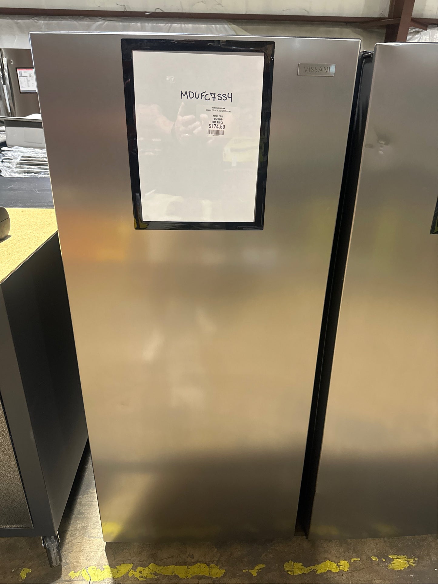Vissani 7.1 cu. ft. Manual Defrost Upright Freezer