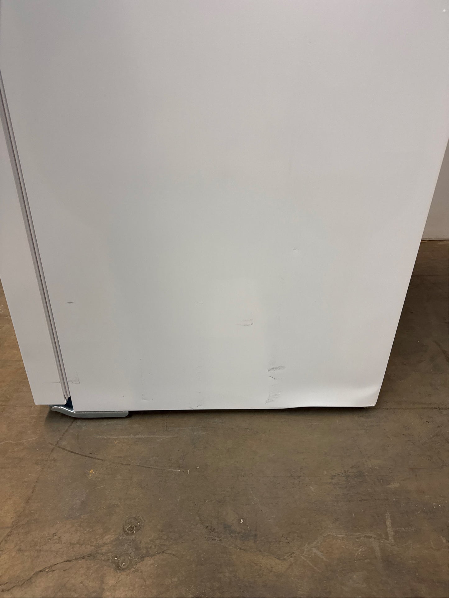 27.8" Frigidaire Upright Freezer, 13 cu ft, Frost Free