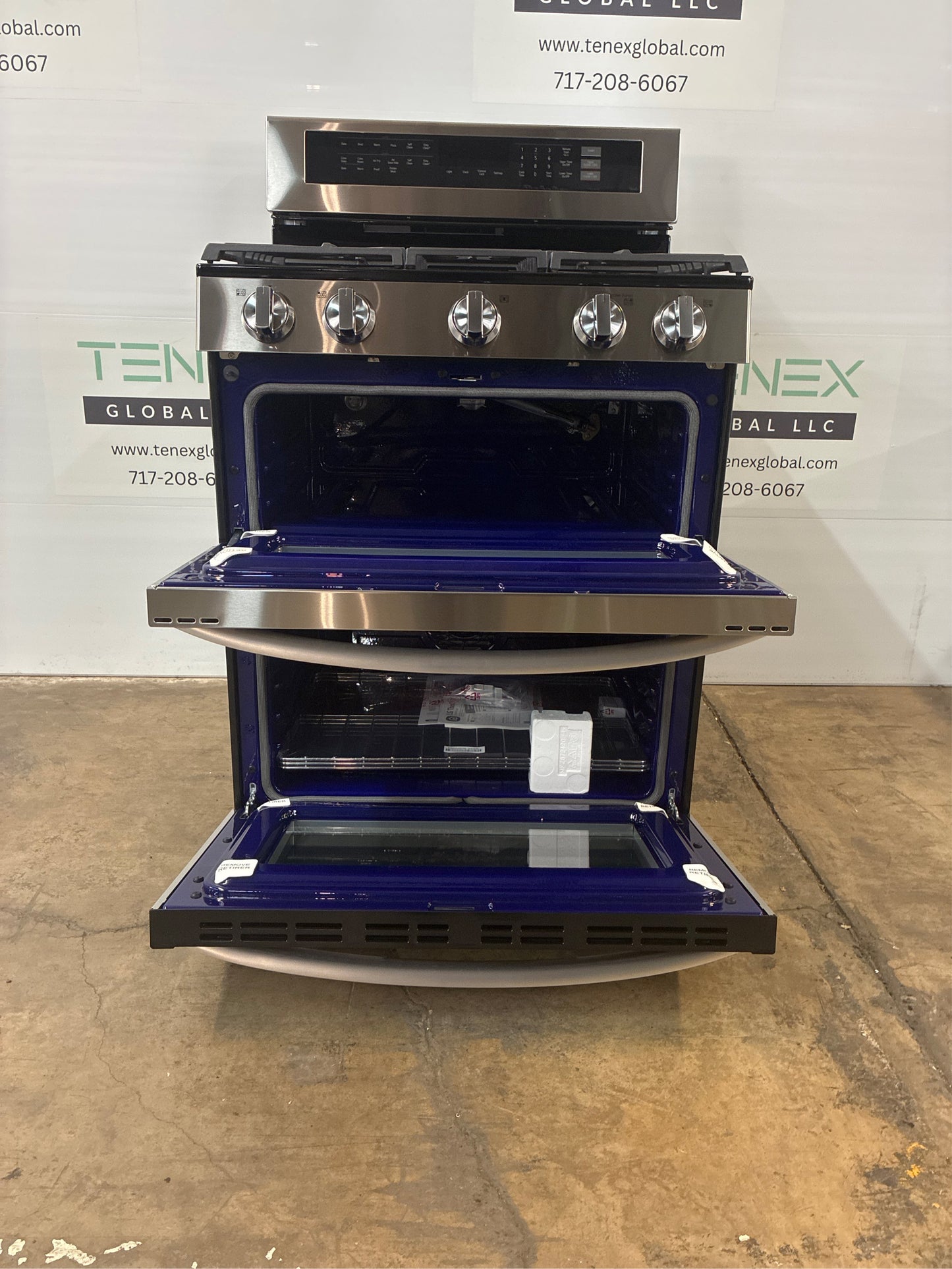 LG 30" 5 burners Double Oven Gas Range.