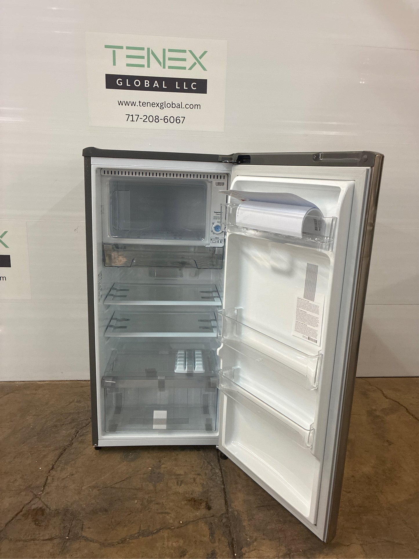 LG 5.79-cu ft Mini Refrigerator with Freezer