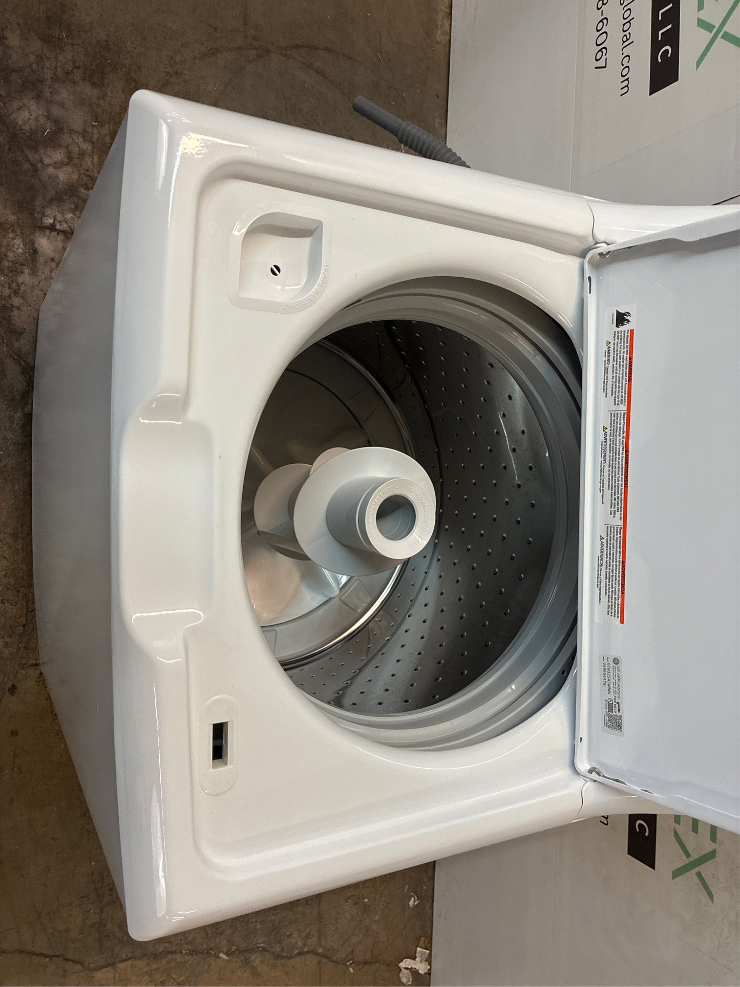 GE 4.0 cu. ft. Top Load Washer with SS Basket