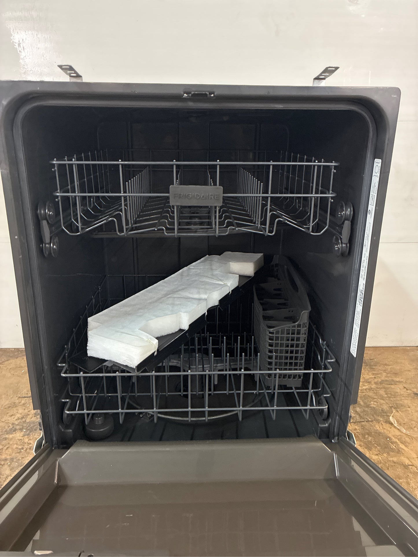 Frigidaire 24 in Front-Control Built-In Dishwasher