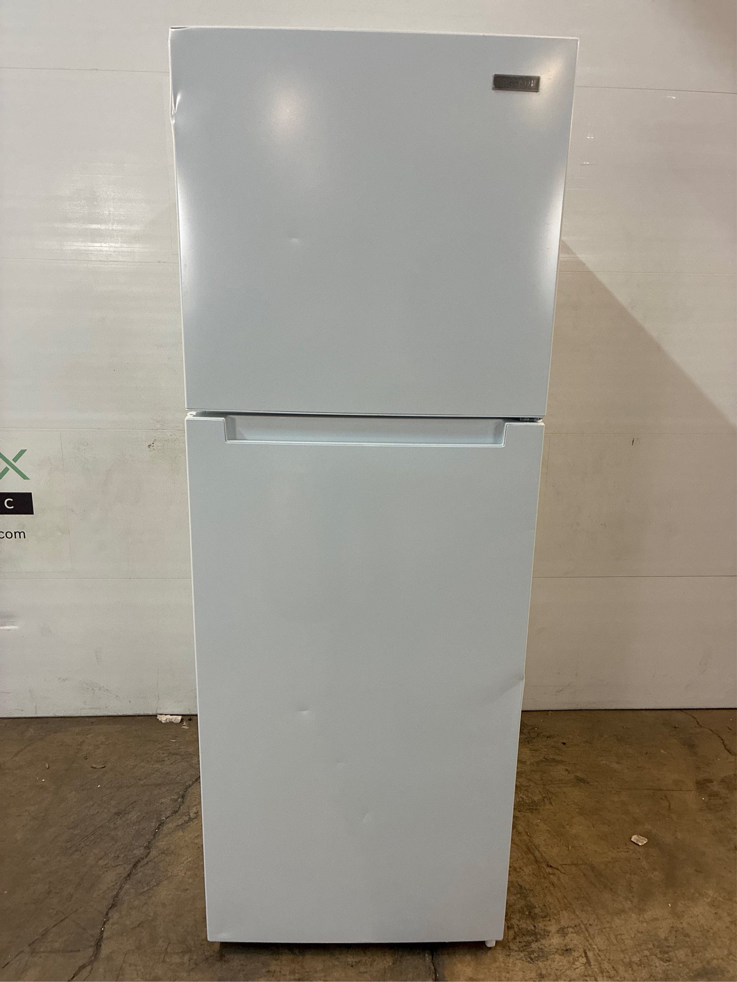 Vissani 10.1 cu ft Top Freezer Refrigerator White
