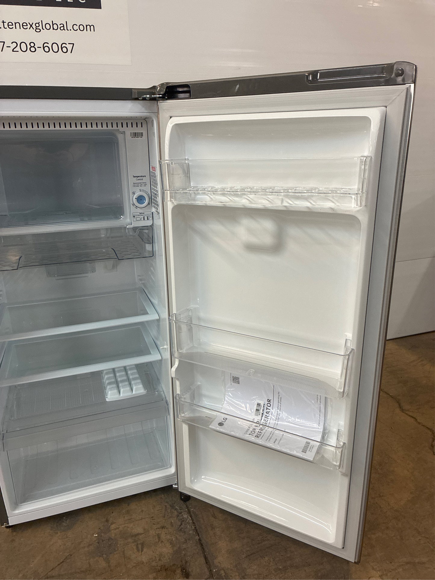 LG 5.79-cu ft Mini Refrigerator with Freezer