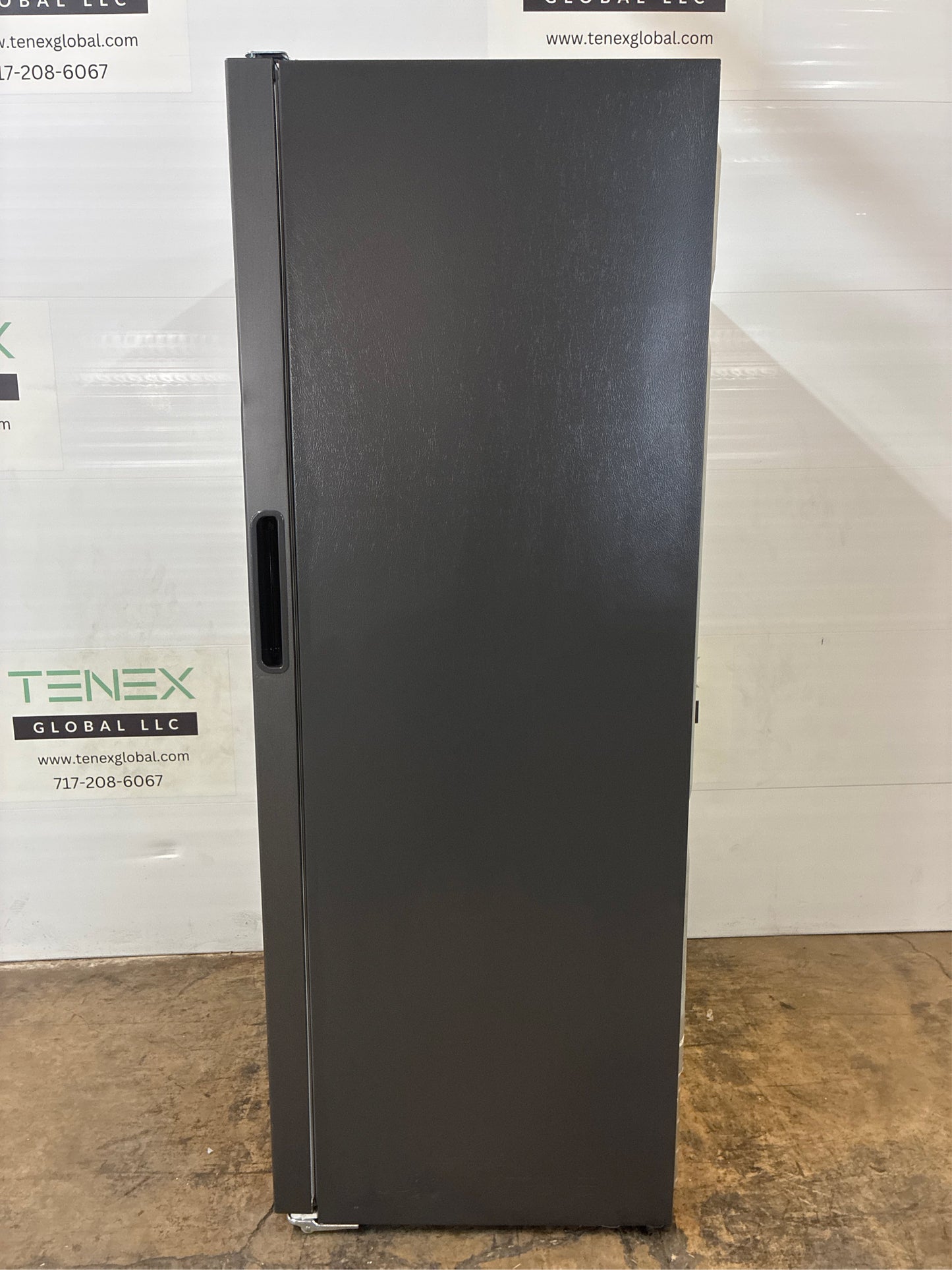 Frigidaire 32.6 in. Upright Freezer, 20 cu ft, Carbon