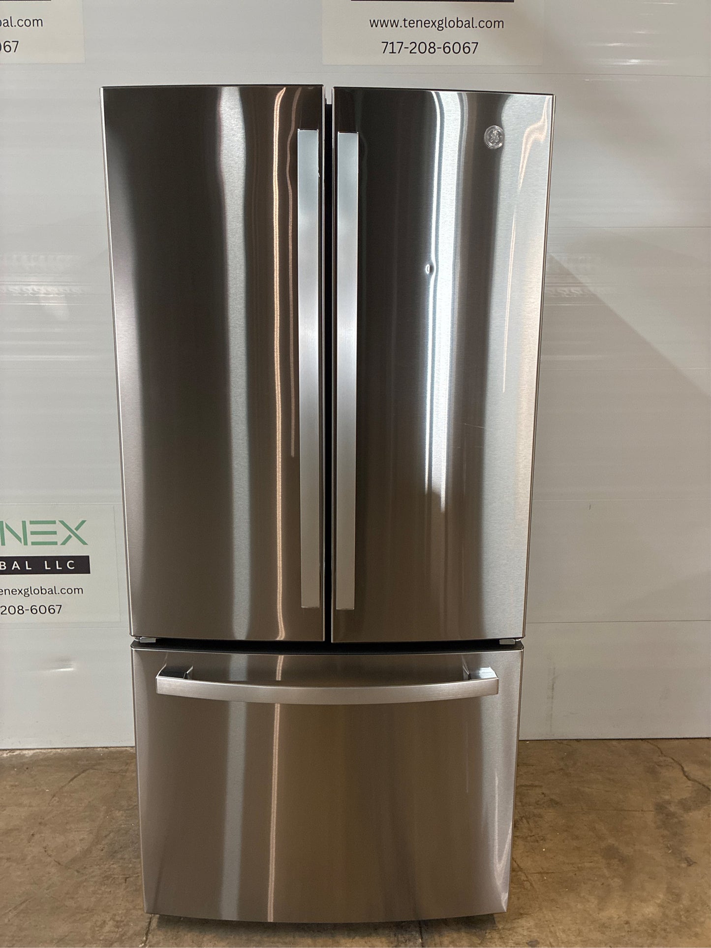 GE 18.6-cu ft French Door Fridge with Ice Maker.