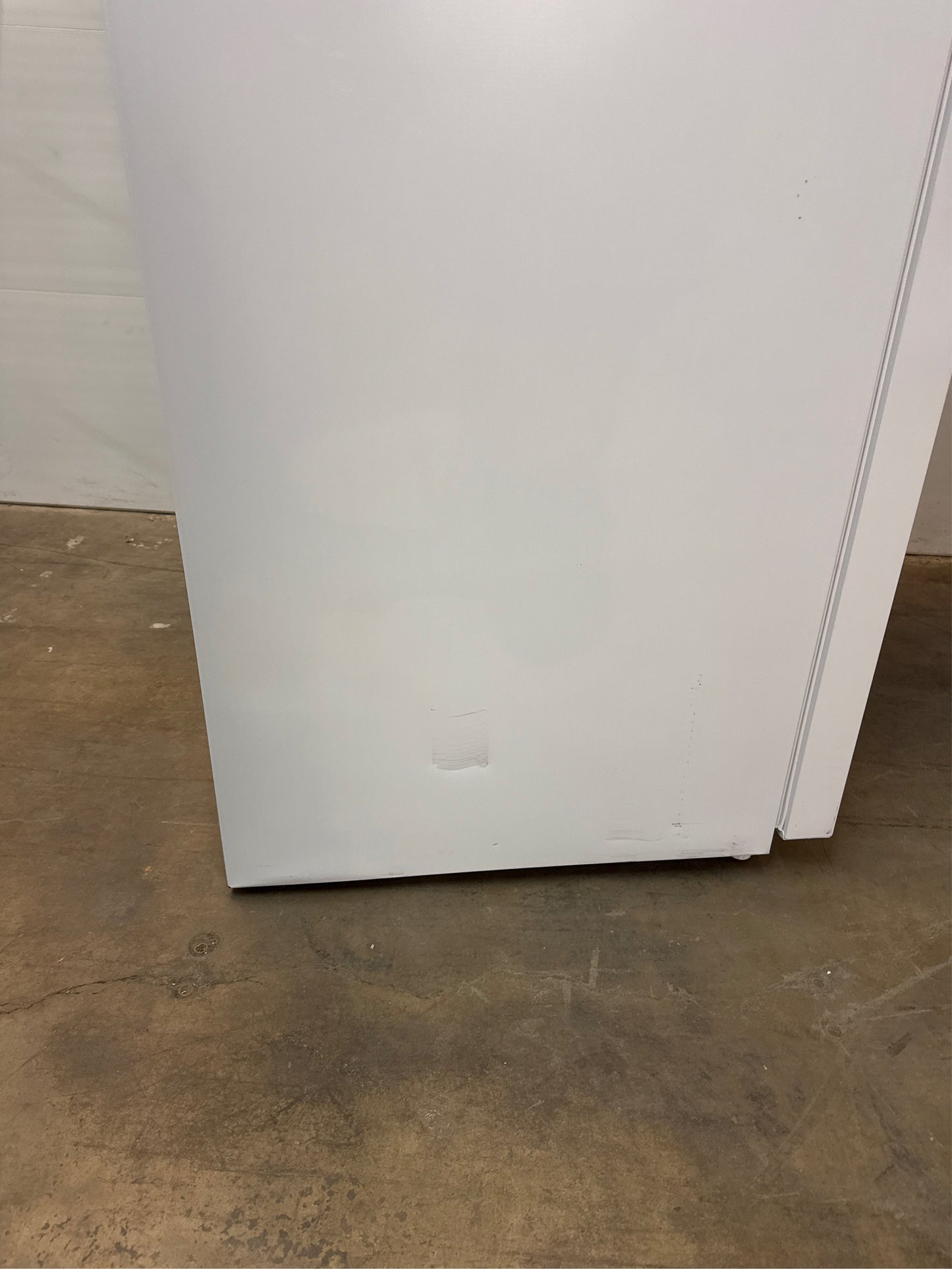27.8" Frigidaire Upright Freezer, 13 cu ft, Frost Free