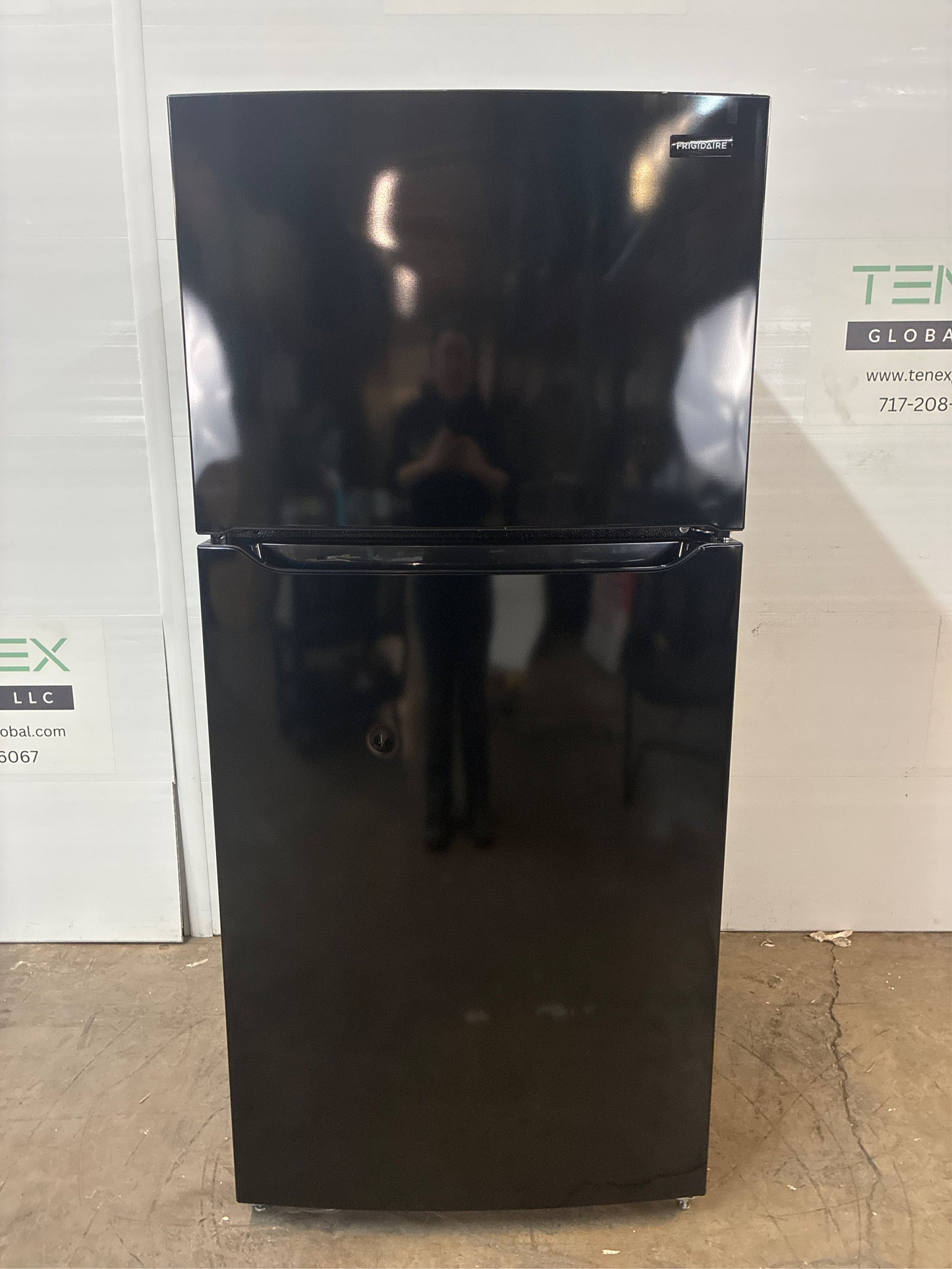 Frigidaire 20.0 cu. ft. Top Freezer Refrigerator, Black