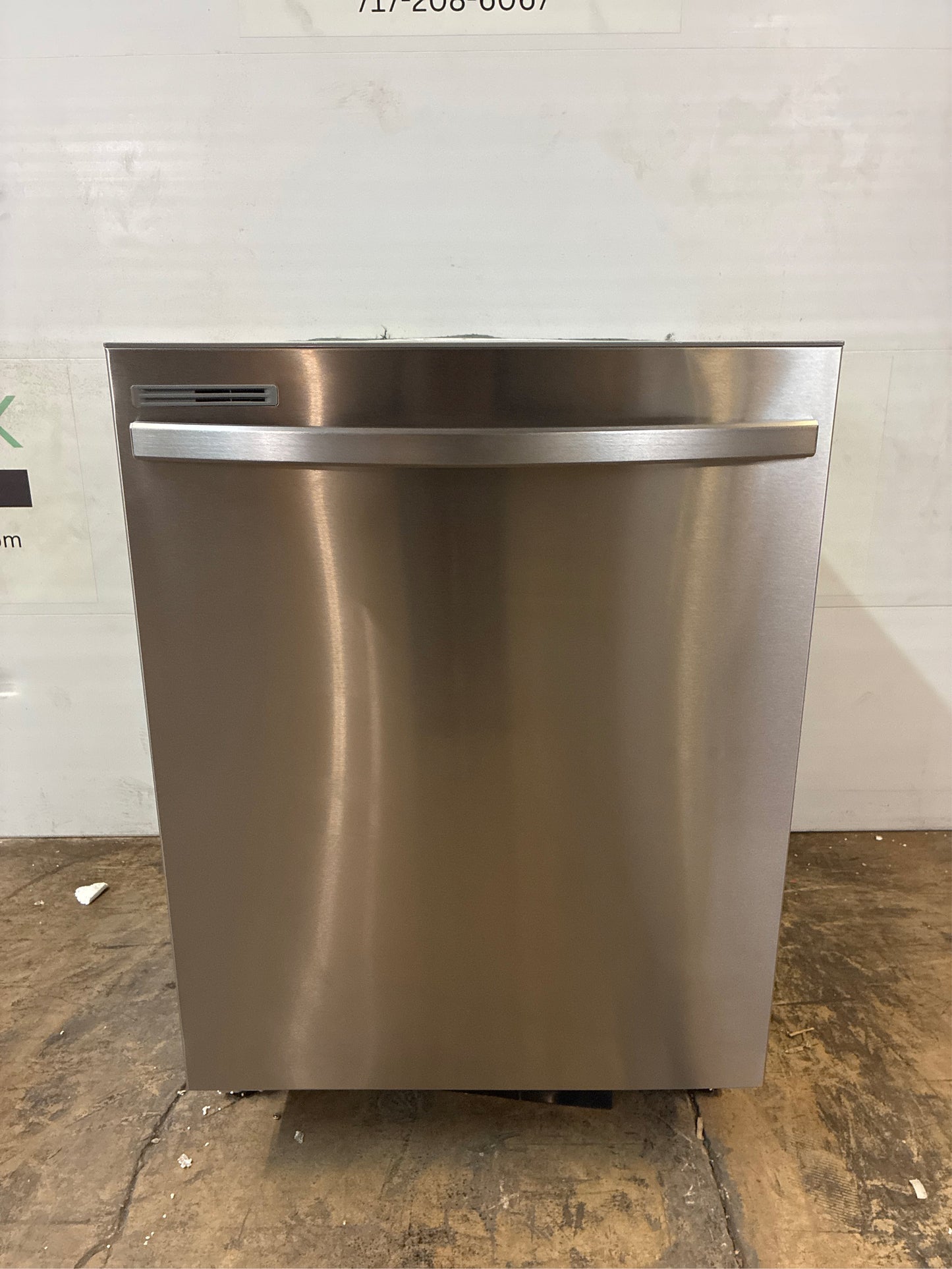 Samsung Fingerprint-Resistant Dishwasher with Rack
