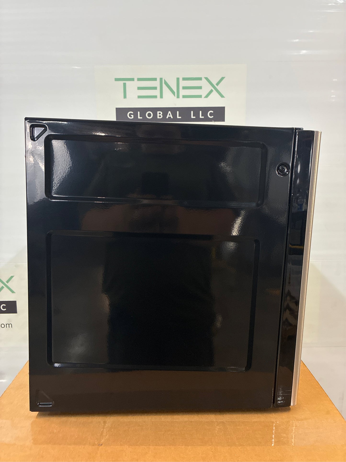 GE 1.9-cu ft 29.9-in Over-the-Range Microwave