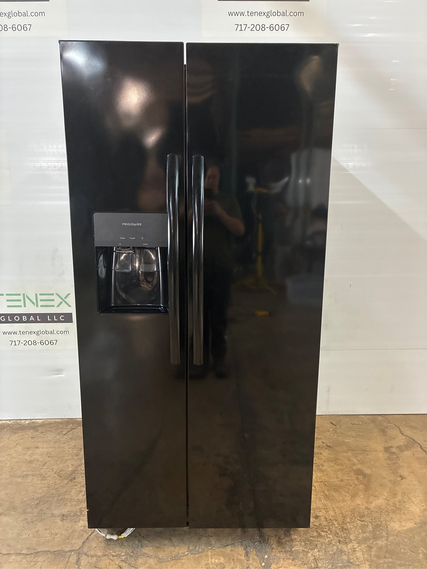 Frigidaire 22.3 cu. ft. 33'' Side by Side Fridge, Black