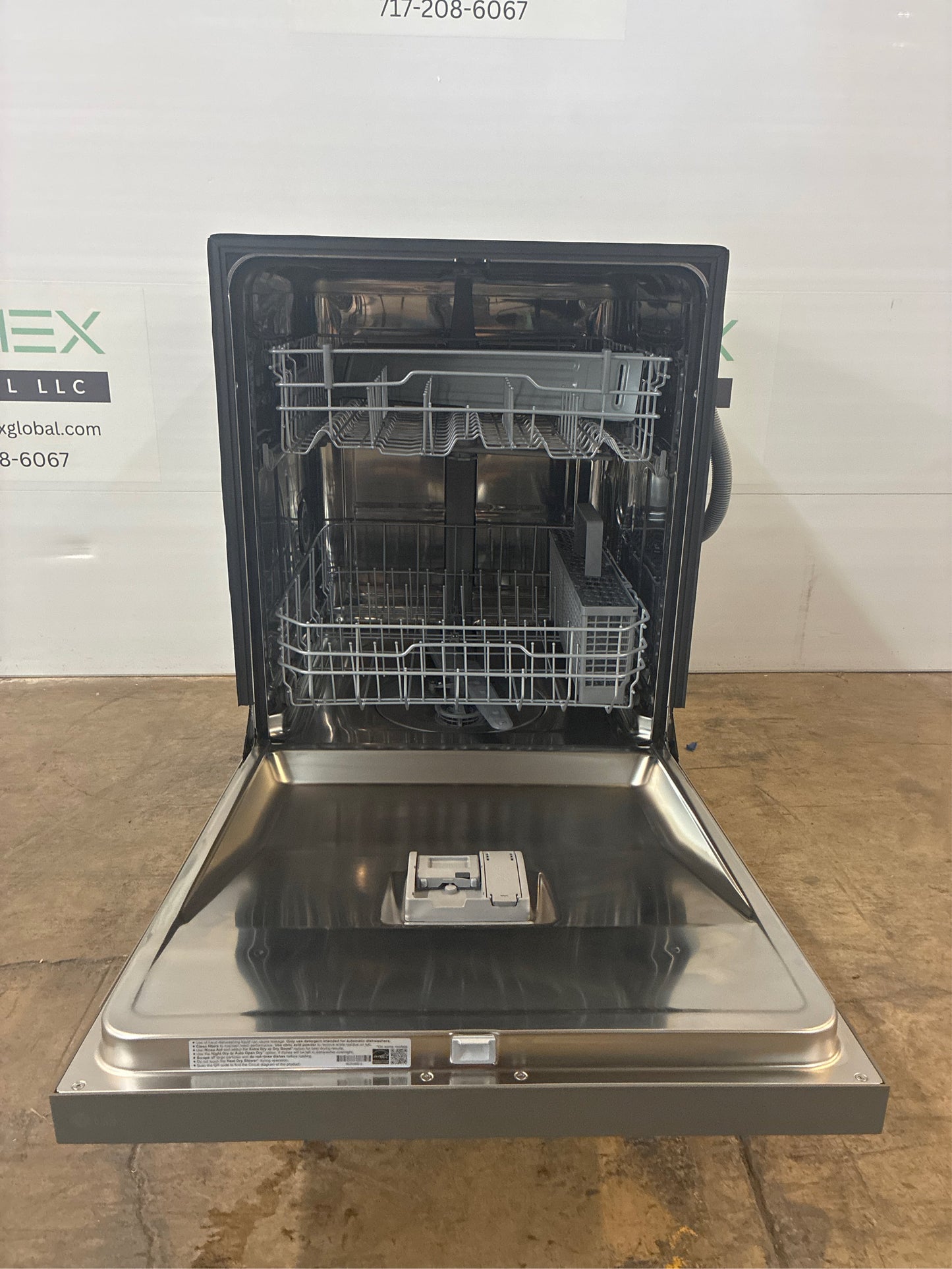 LG 24" Front Control Dishwasher, 52-dBA.