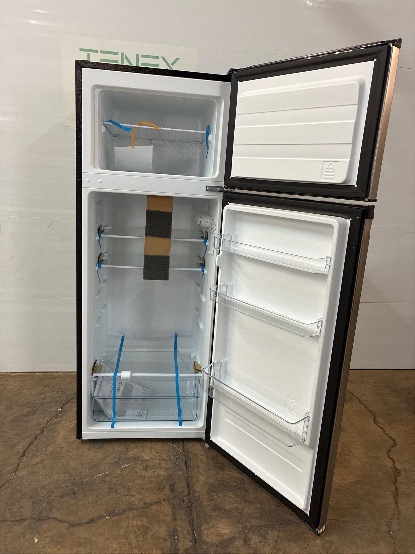 7.1 cu. ft. Top Freezer Refrigerator SS Look