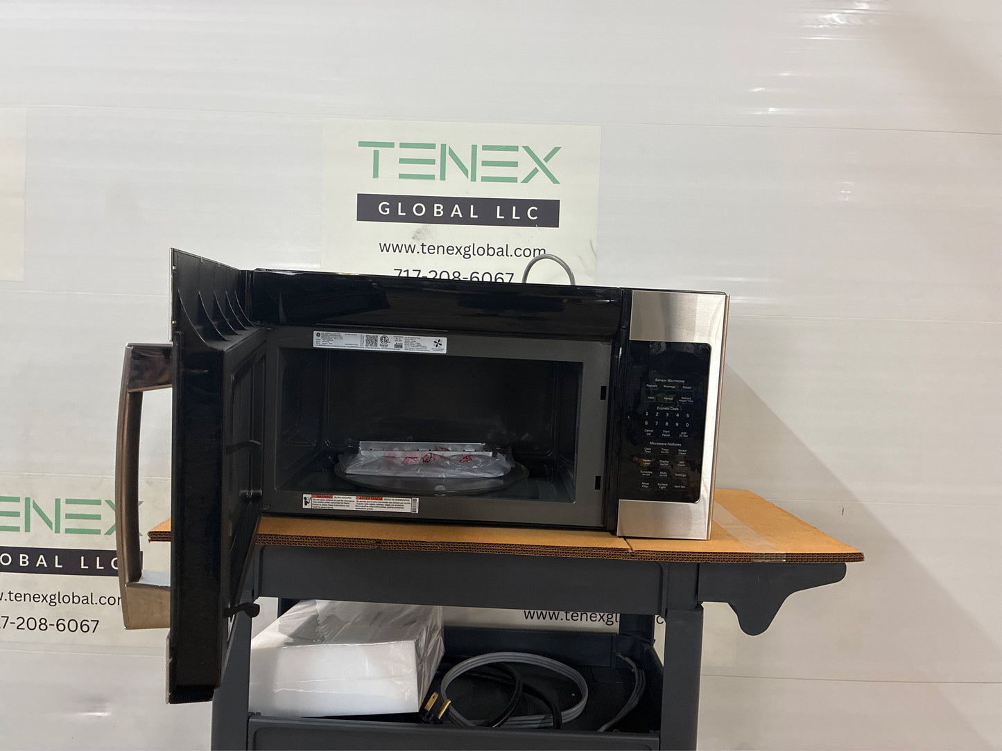 GE 1.9-cu ft 29.9-in Over-the-Range Microwave