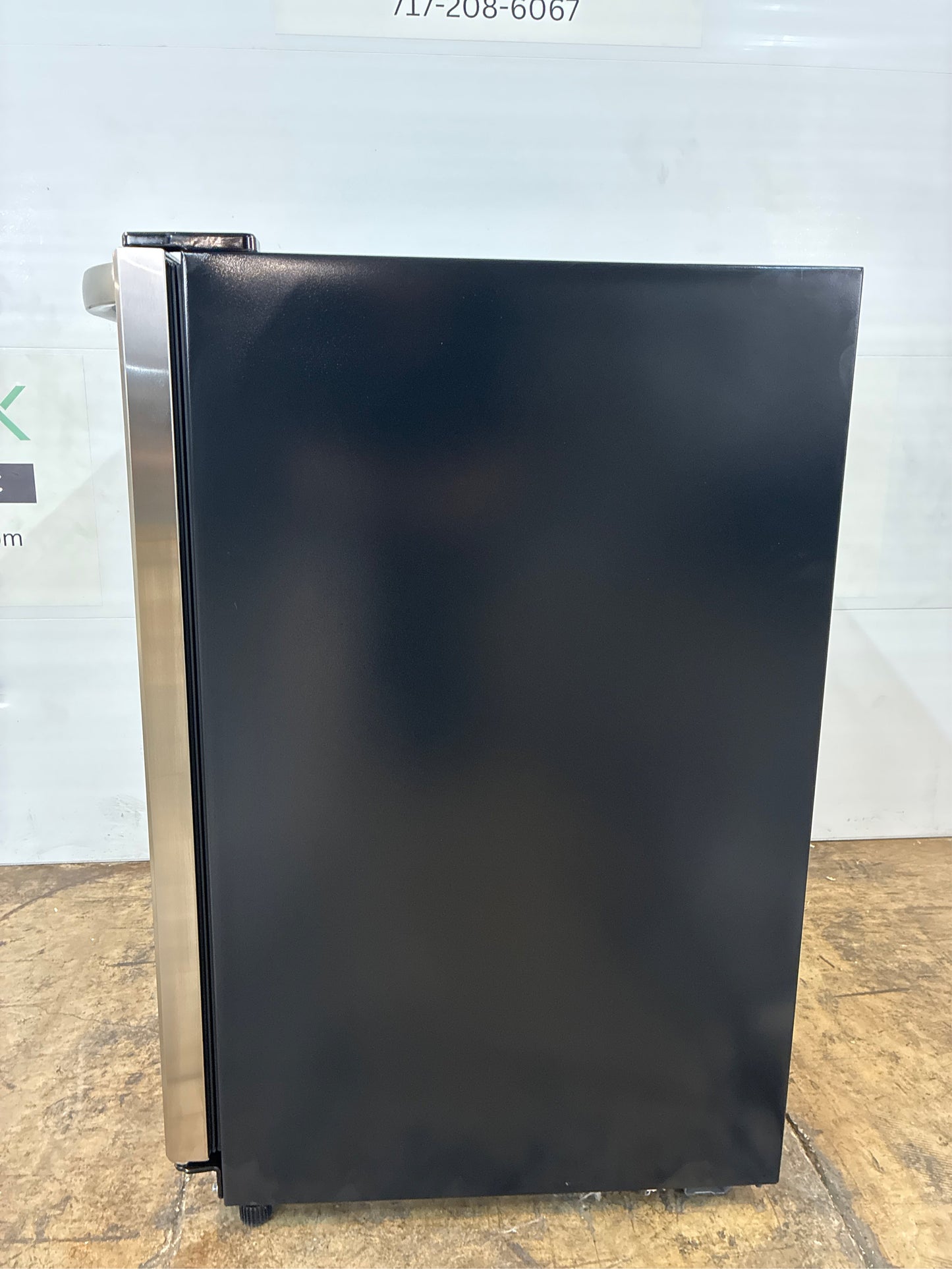 Frigidaire 22" Single Zone 138-Can Beverage Cooler