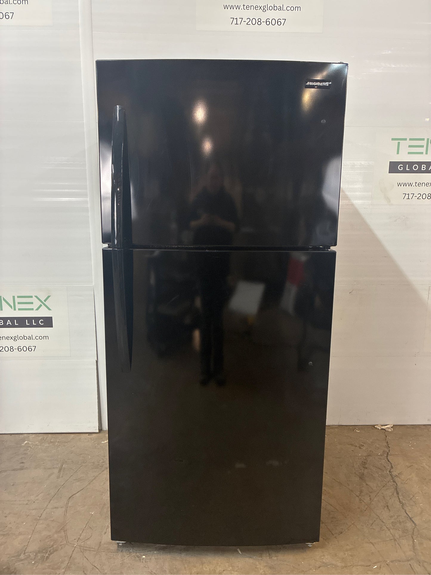 Frigidaire 30 in. Top Freezer Refrigerator Black