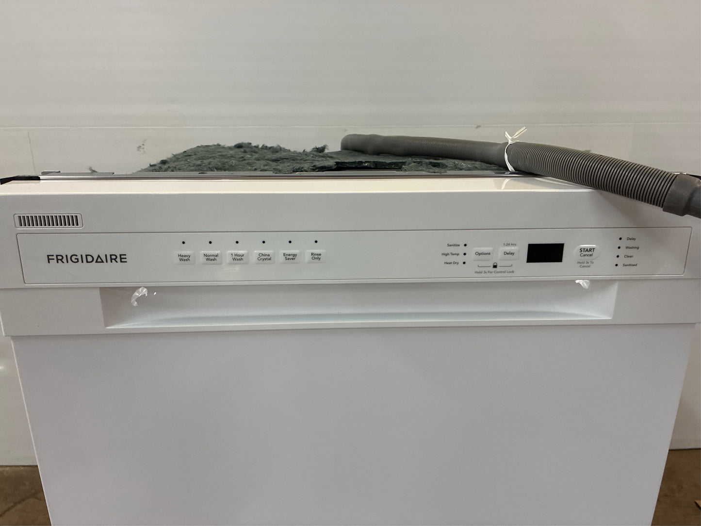 Frigidaire 24-in Dishwasher, White