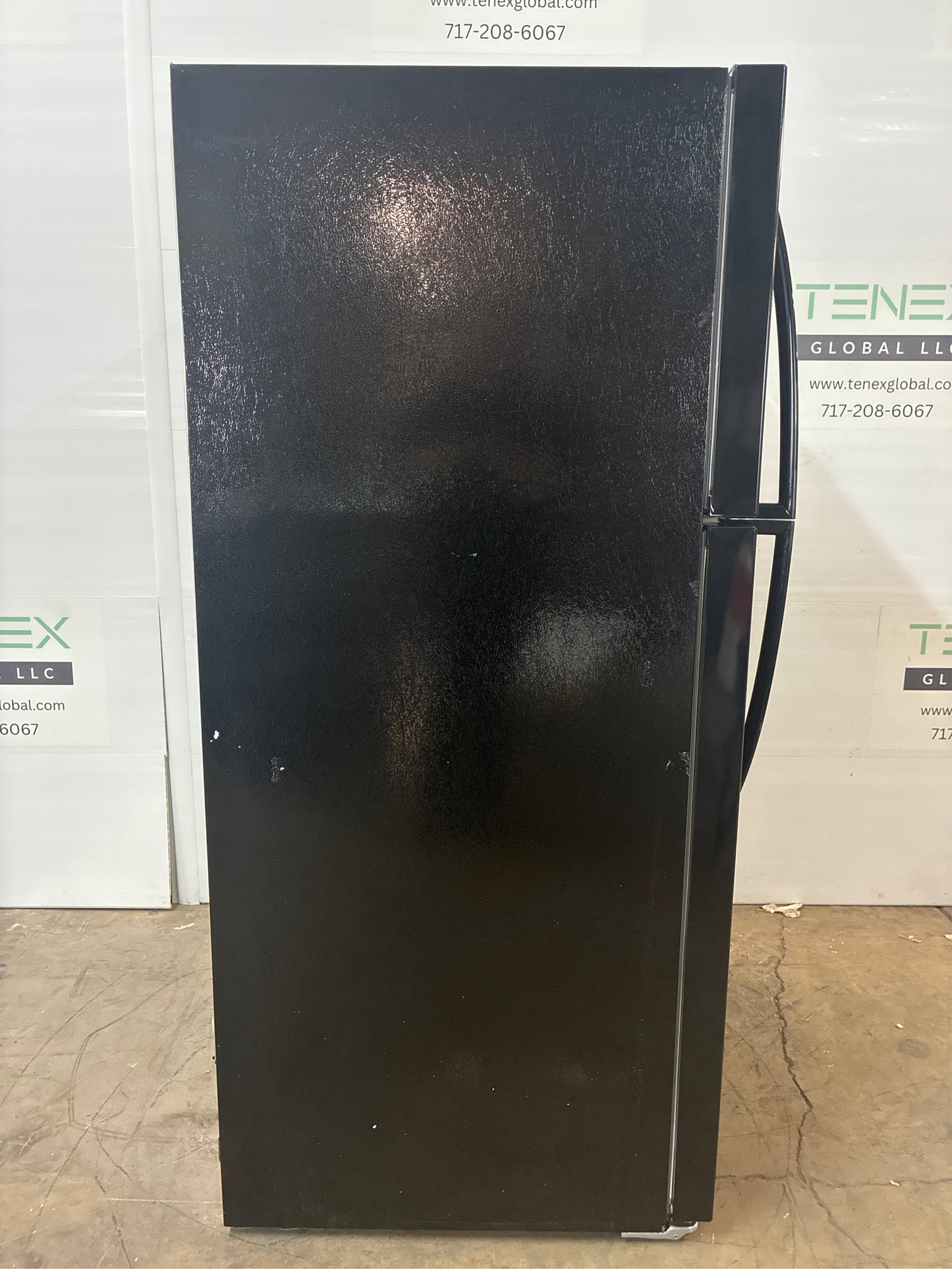 Frigidaire 30 in. Top Freezer Refrigerator Black
