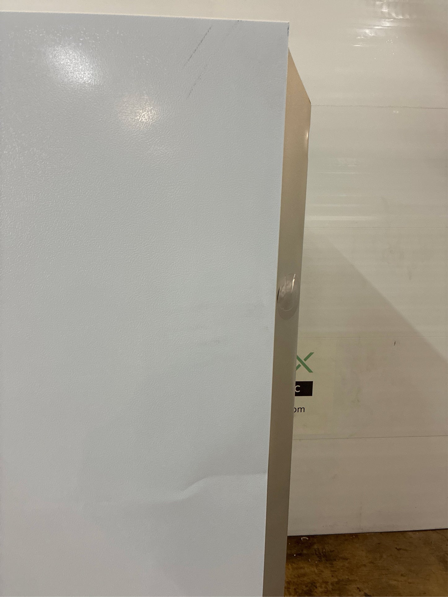 Frigidaire 27.6 in. 14 cu. ft. Top Freezer Refrigerator