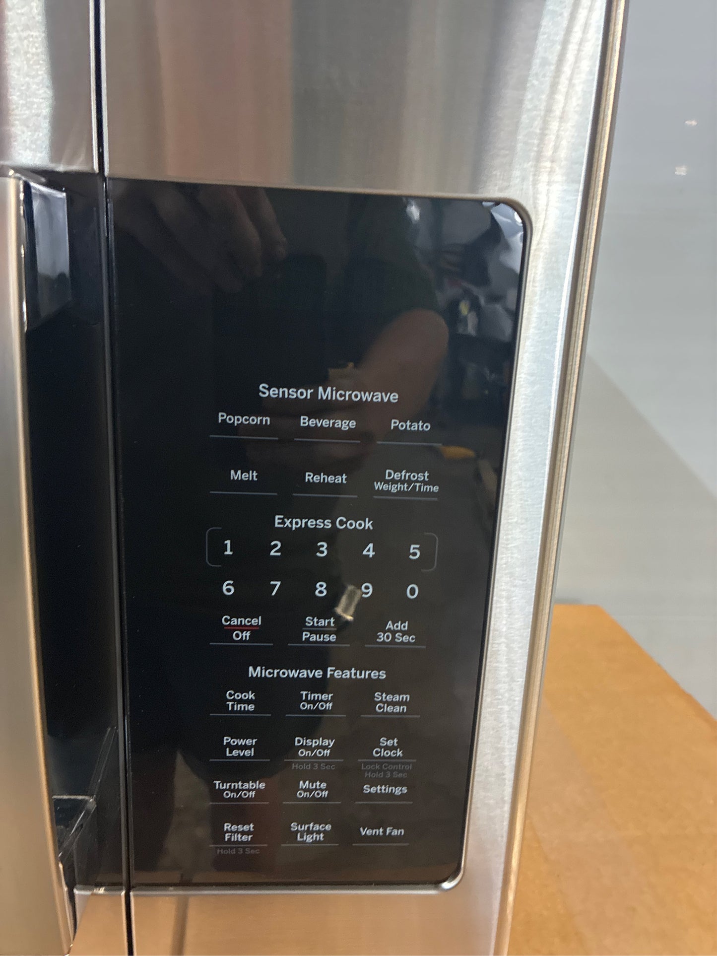 GE 1.9-cu ft 29.9-in Over-the-Range Microwave