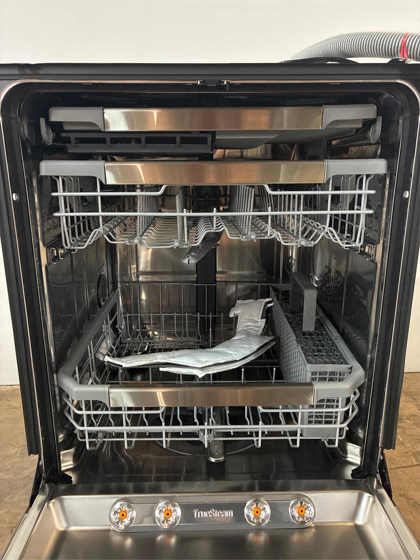 PrintProof Stainless Steel Dishwasher.