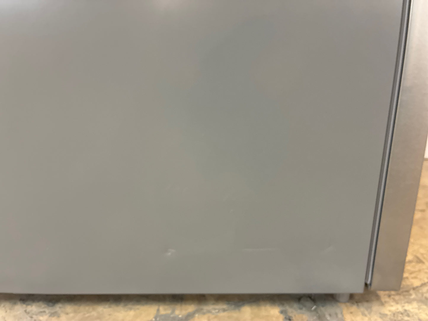 Frigidaire 17.6 cu ft Top-Freezer Refrigerator