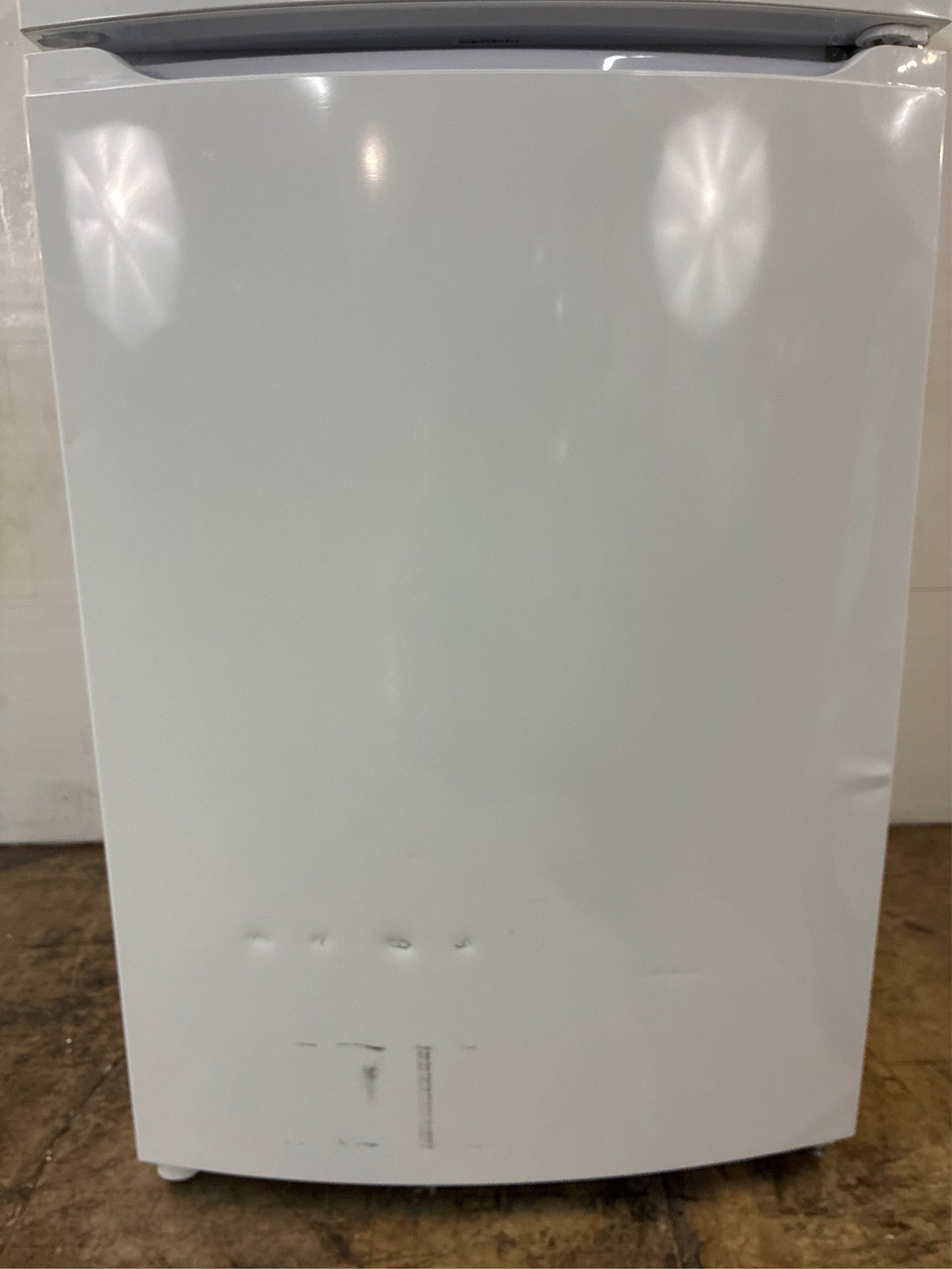 Frigidaire 27.6 in. 14 cu. ft. Top Freezer Refrigerator