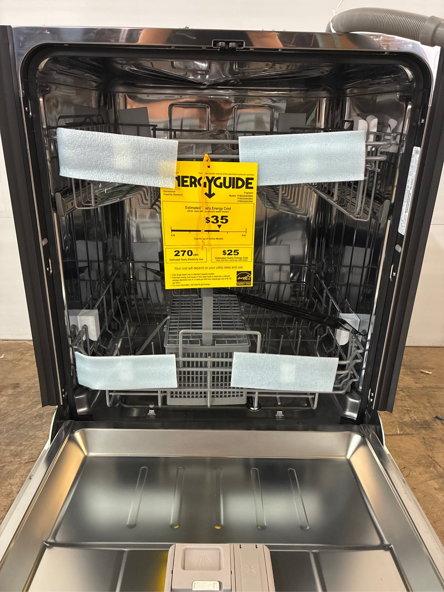 Frigidaire 24-in Dishwasher, White