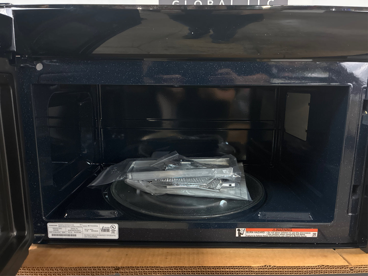 Samsung 2.1 cu ft 1000W OTR Microwave
