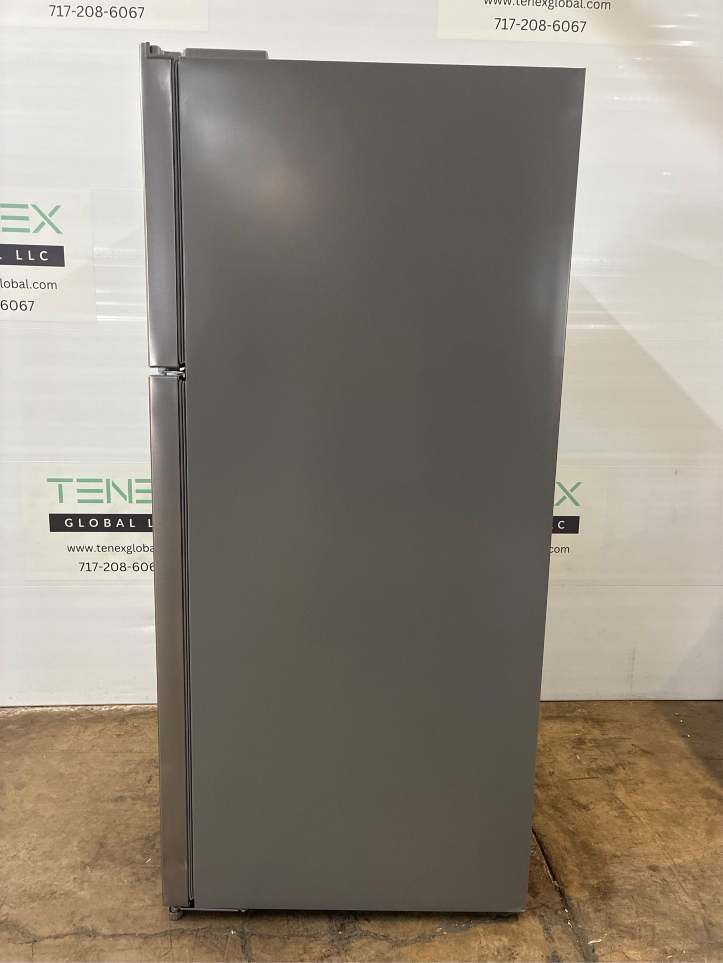 17.6 cu ft Top Freezer Refrigerator Brushed Steel