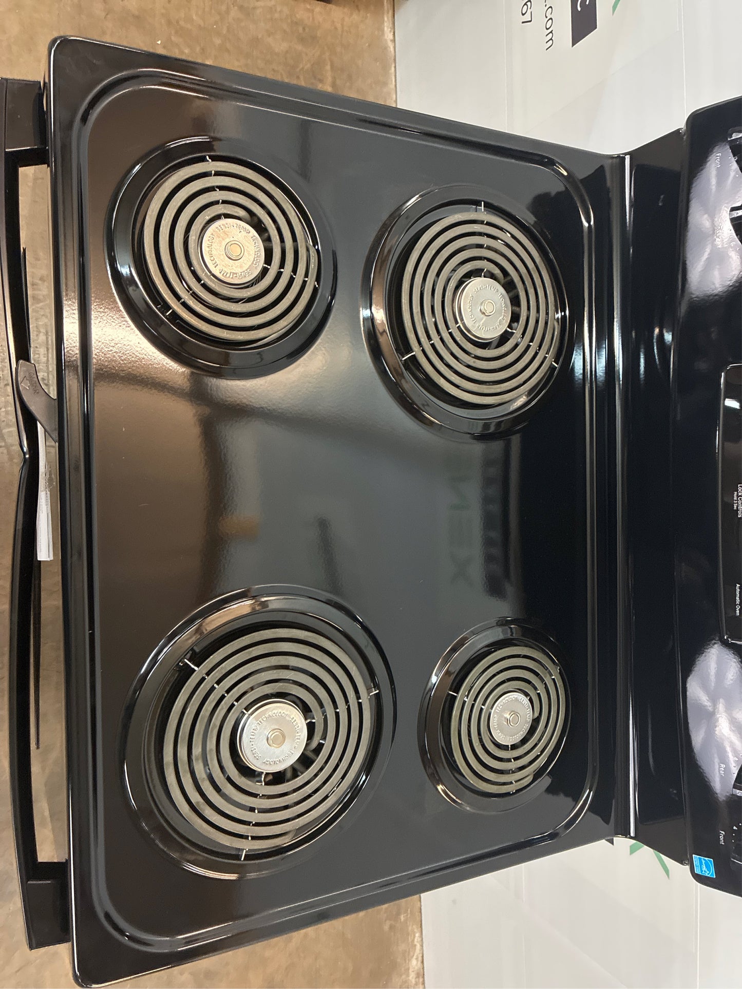 GE 30" 5-cu ft Electric Range (Black)