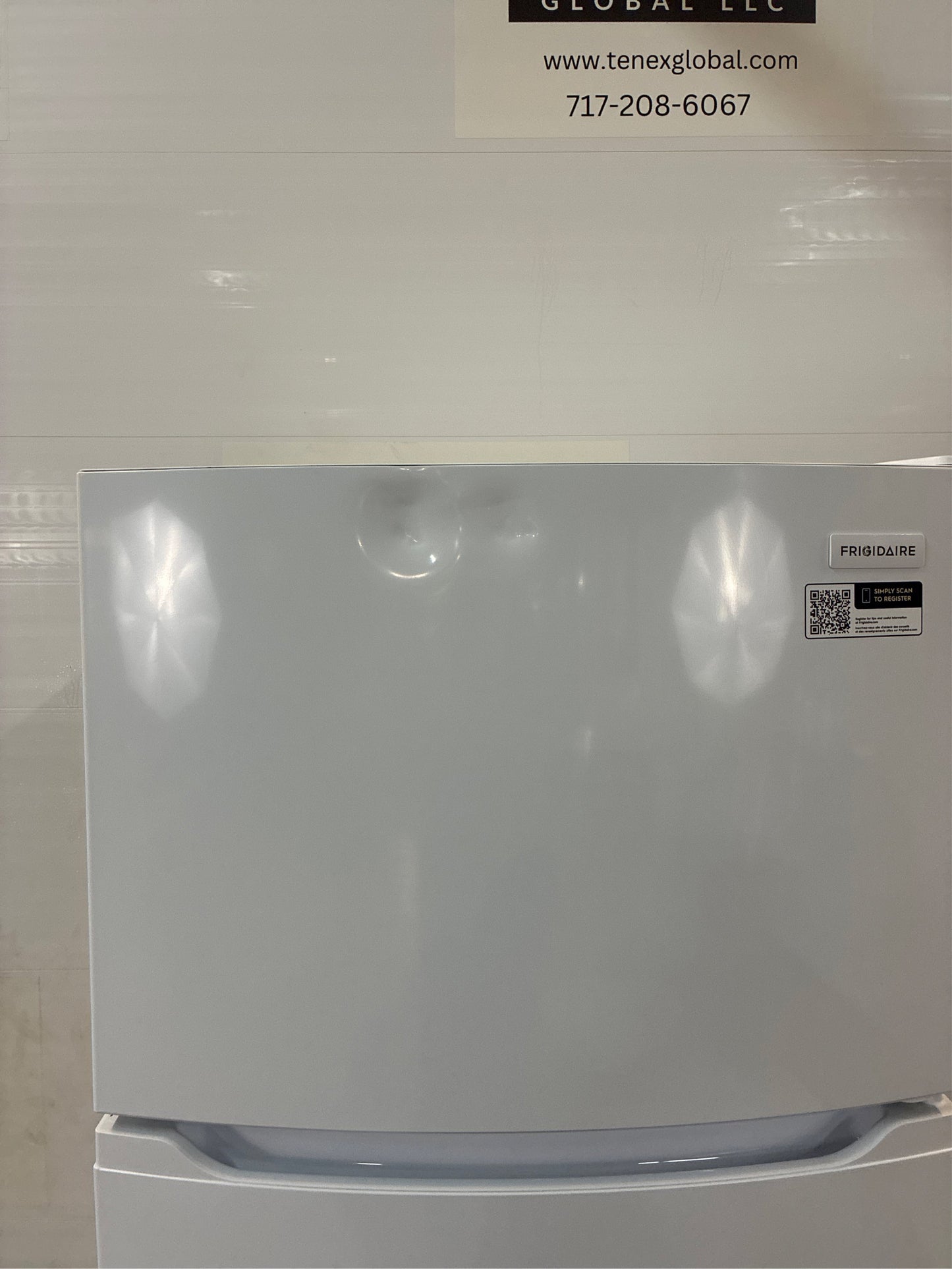 Frigidaire 27.6 in. 14 cu. ft. Top Freezer Refrigerator