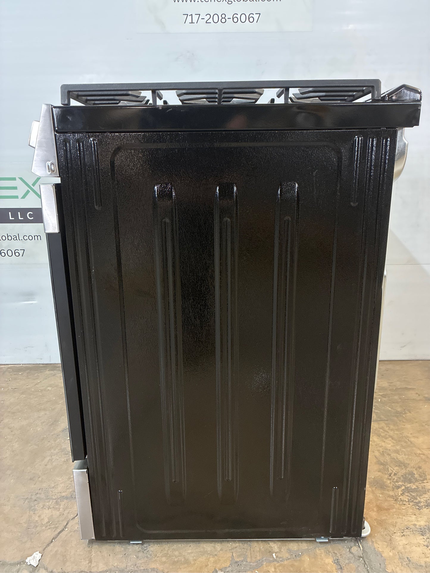 Frigidaire 30-in Gas Range with Steam Clean