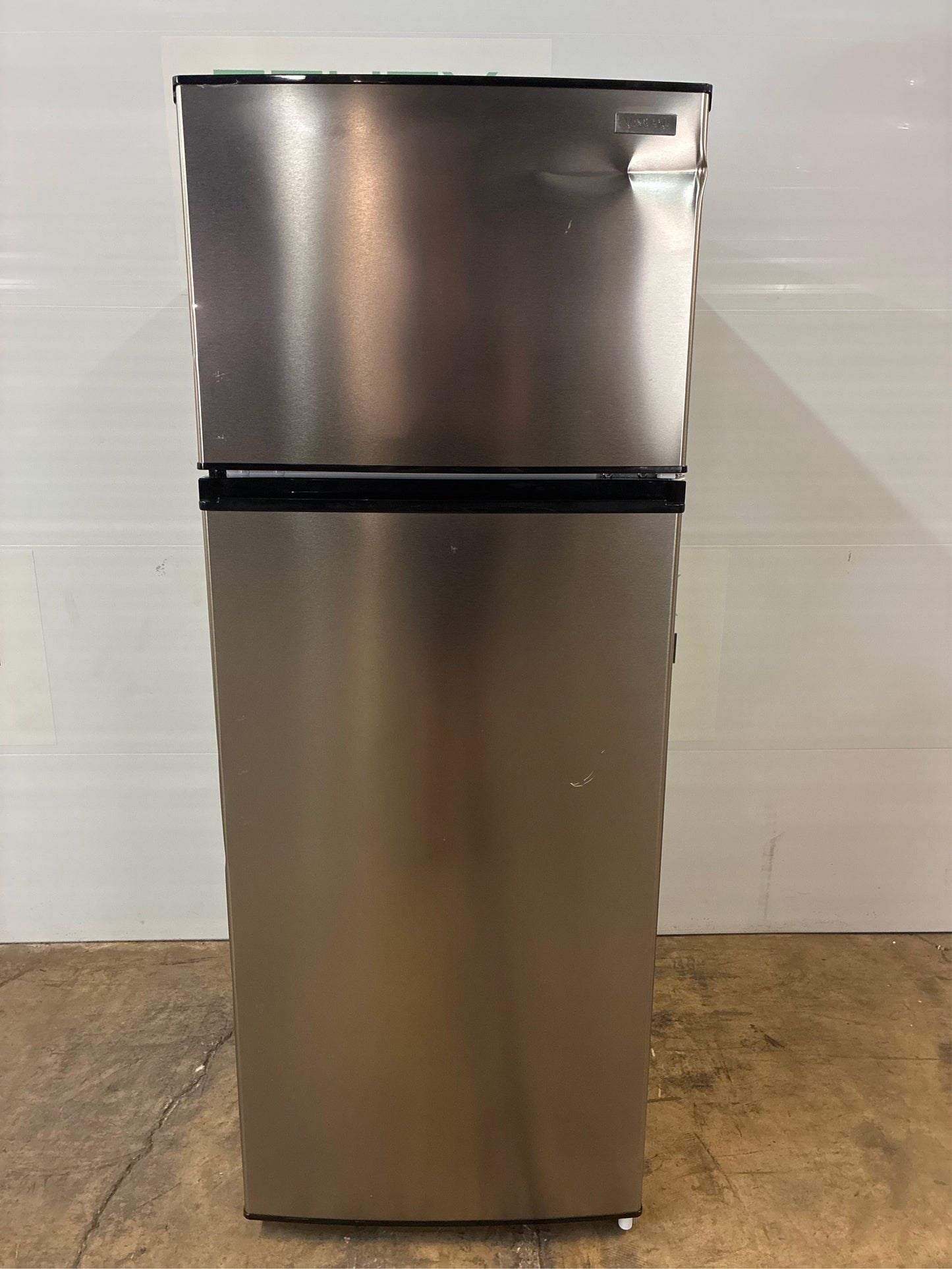 7.1 cu. ft. Top Freezer Refrigerator