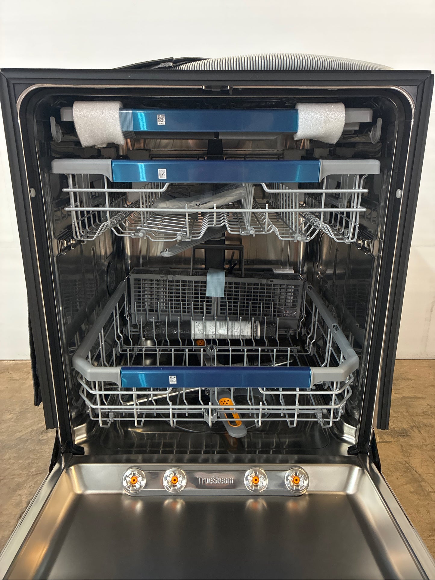 24 in. PrintProof SS Smart Dishwasher