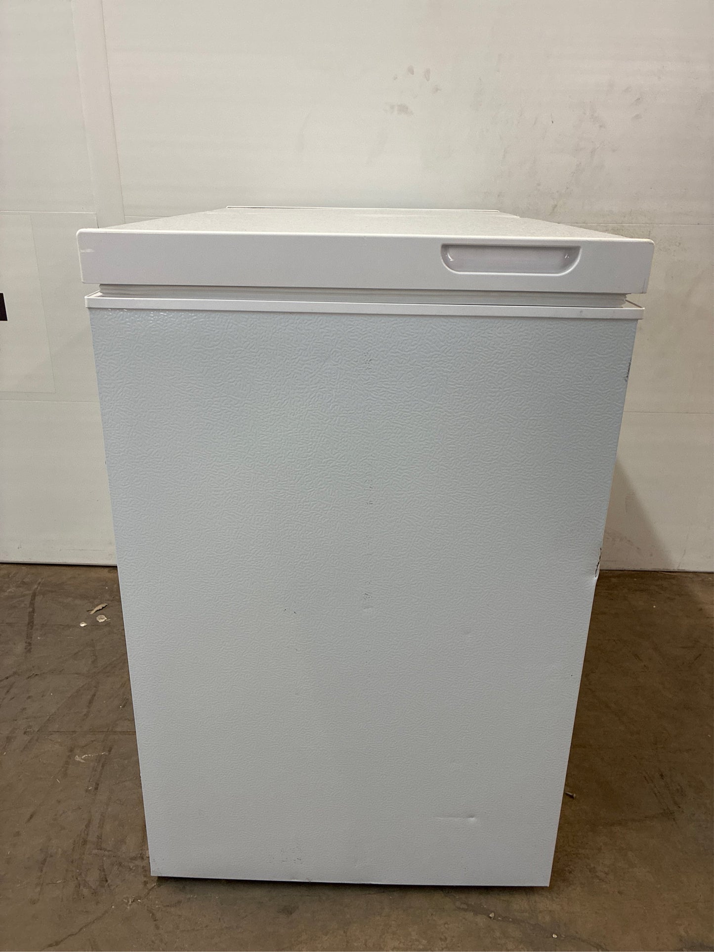 Vissani 7.0 cu ft Chest Freezer w LED White