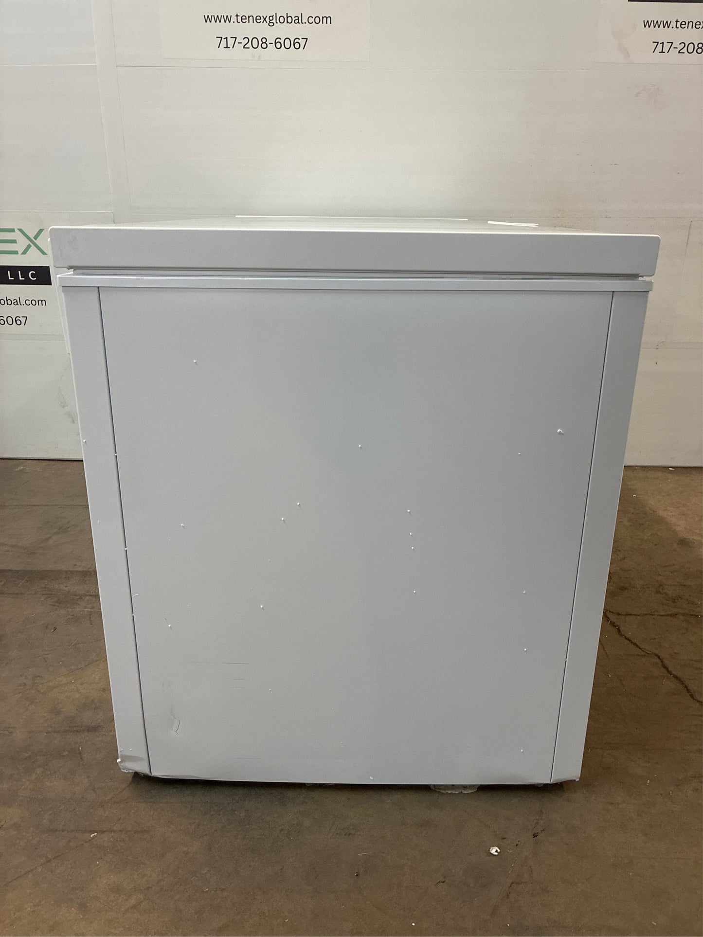 Frigidaire Manual Defrost Chest Freezer w LED Light