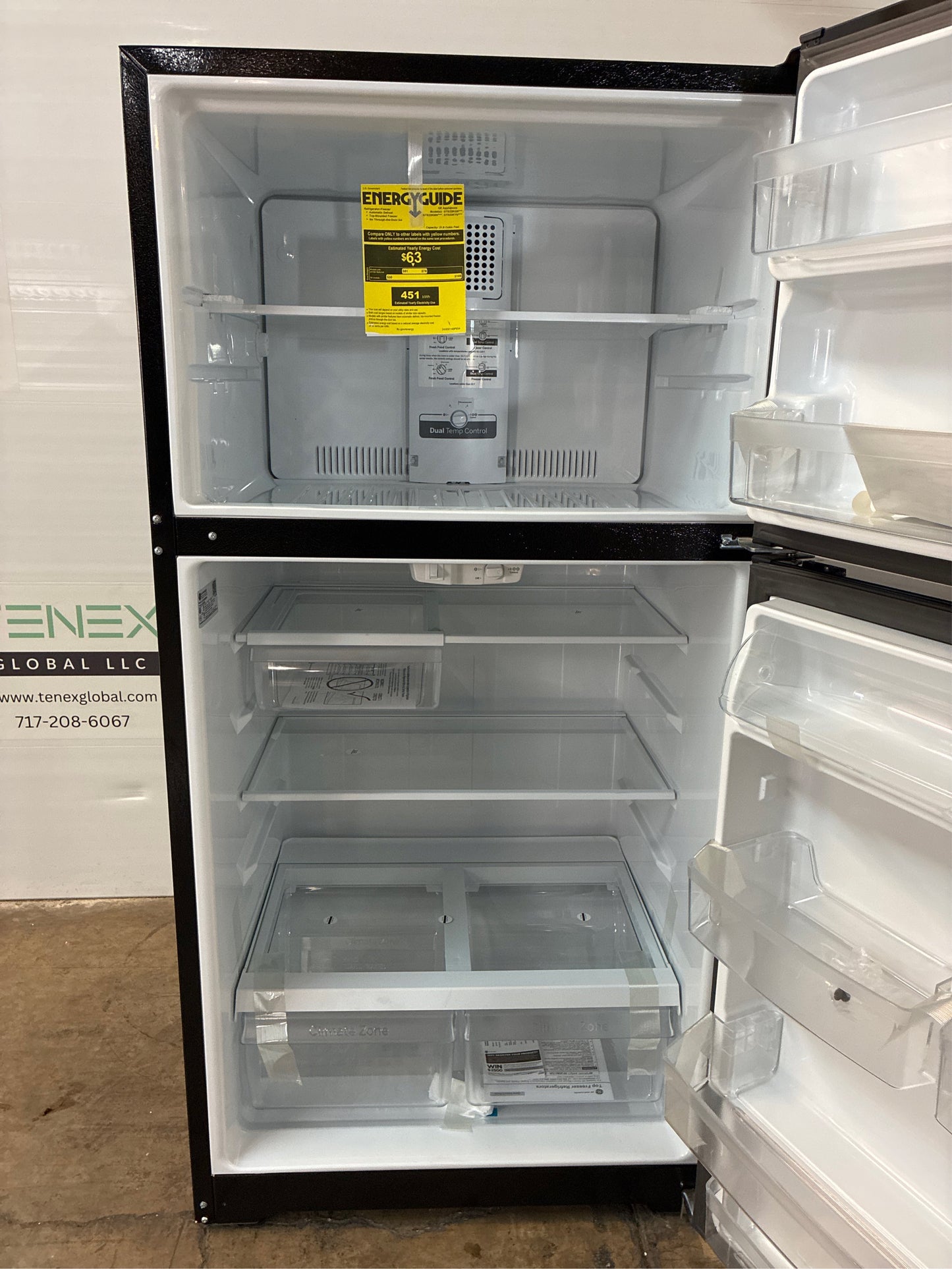 GE 21.9-cu ft Top-Freezer Fridge (Black)